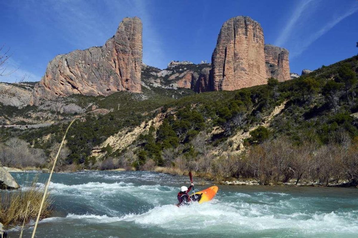 Esta localidad está considerada la capital del 'rafting' del Pirineo aragonés.