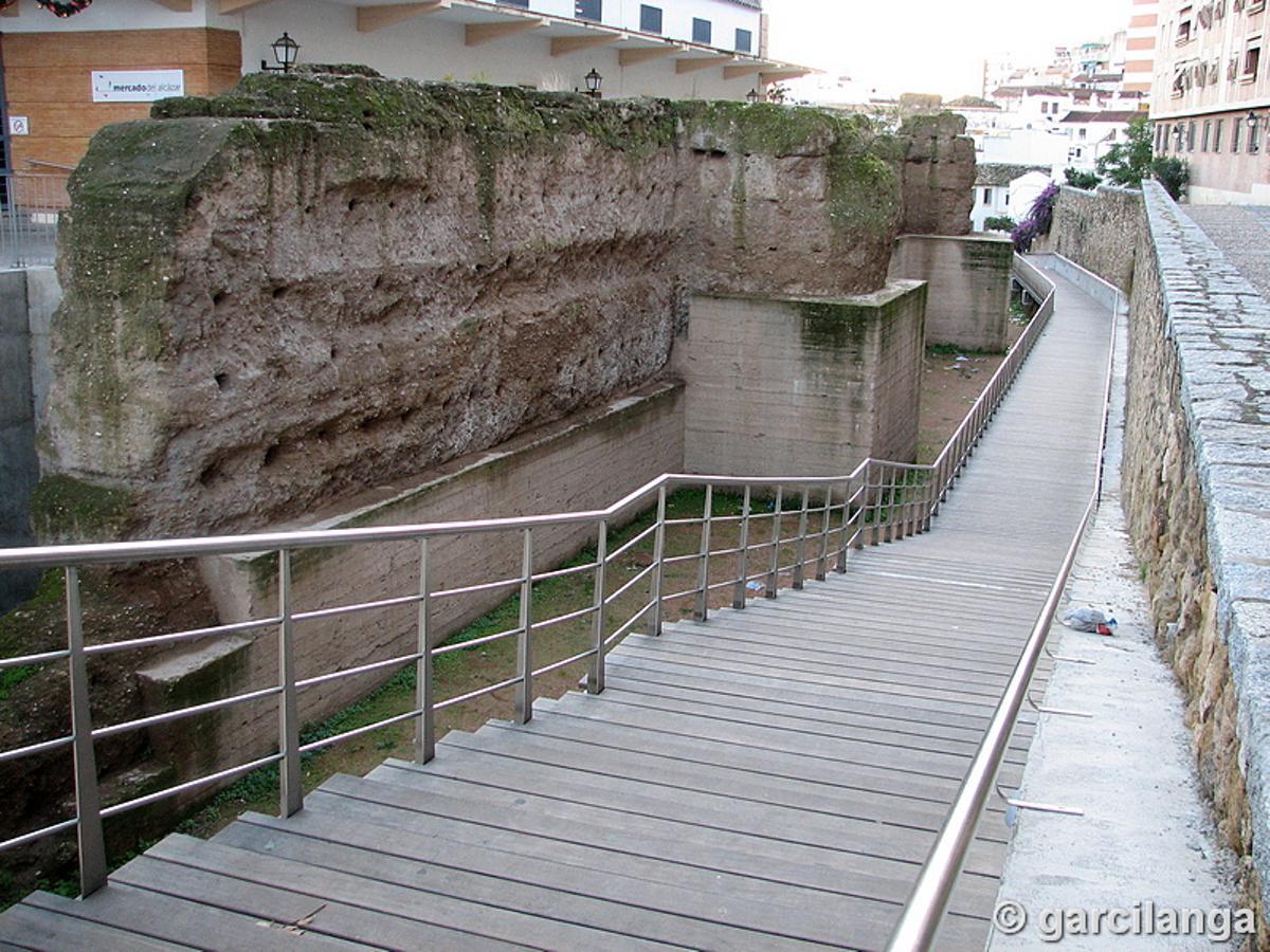 Restos de la muralla del Castillo de los Judíos.
