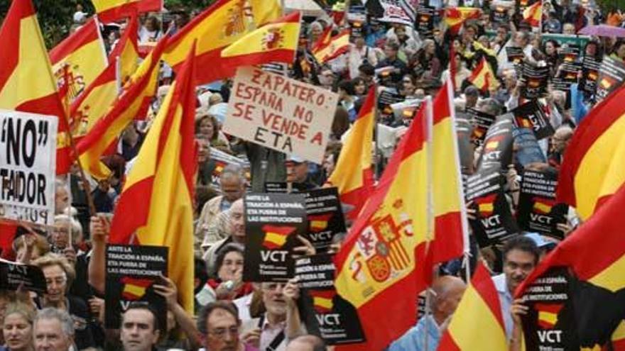 Vista general de la manifestación convocada por Voces contra el Terrorismo en la Plaza de la República Dominicana de Madrid.