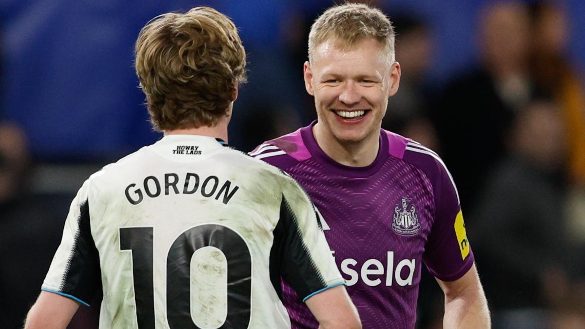 Aaron Ramsdale y Anthony Gordon, del Newcastle