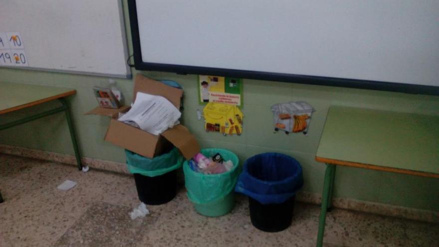 El PP critica que los docentes tienen que limpiar los colegios por la huelga de limpieza
