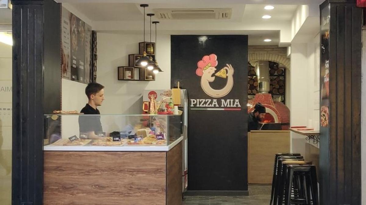 Su pala romana, al corte, es perfecta para disfrutar de una pizza mientras paseas