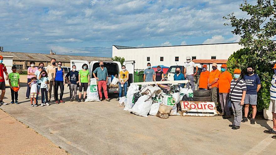 Els voluntaris, una vegada finalitzada la recollida.