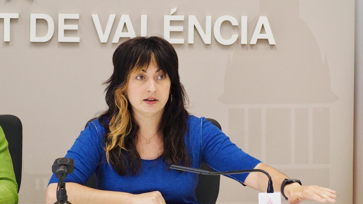 La concejala de Compromís Lucía Beamud durante su comparecencia.