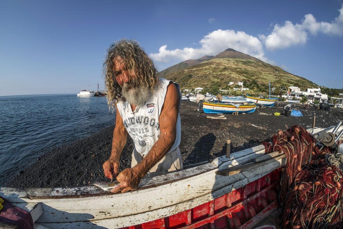 Pescador en las islas Eolias