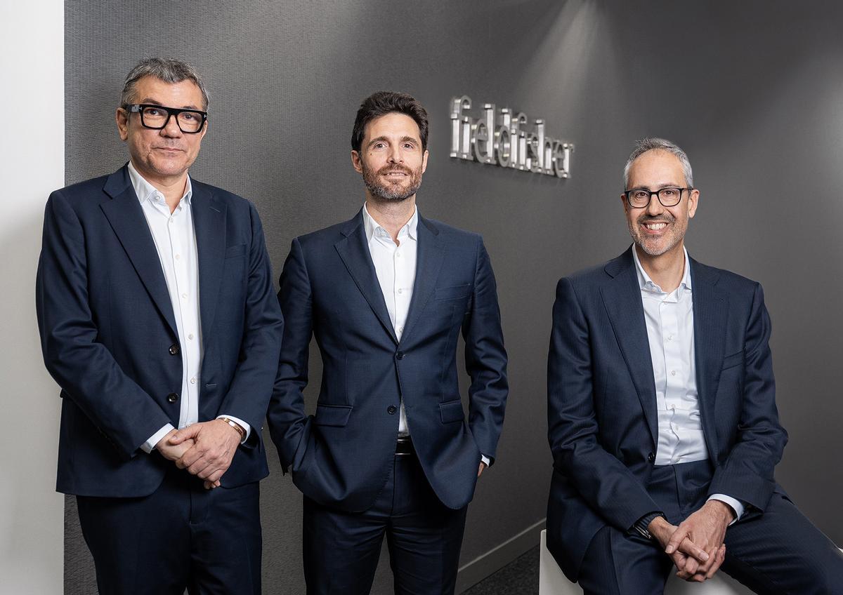 Héctor Jausàs, presidente, Talmac Bel y Rodrigo Martos, socio directores de Fieldfisher.