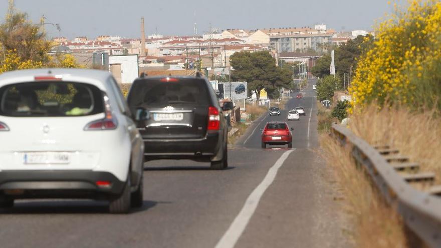 Vila-real quiere que la Generalitat actúa para habilitar una pasarela ciclopeatonal junto al puente de la autopista AP-7.