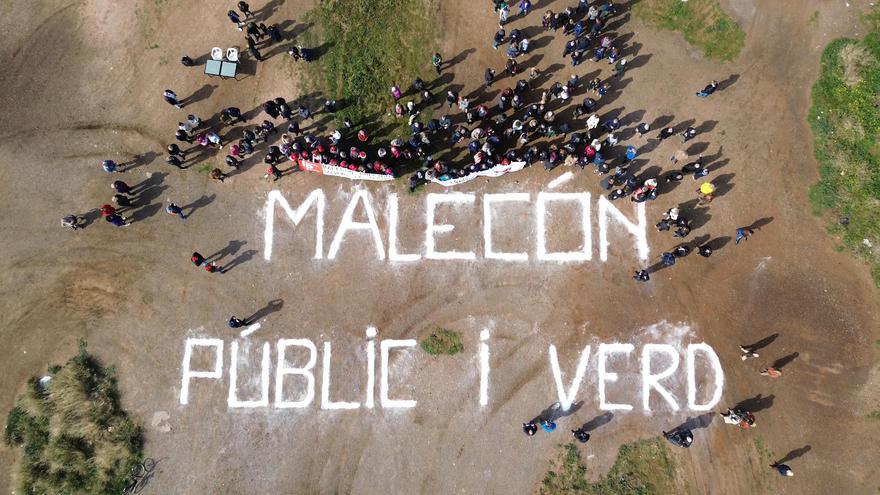 Cientos de personas piden que Costas rectifique y blinde el Malecón del Port de Sagunt