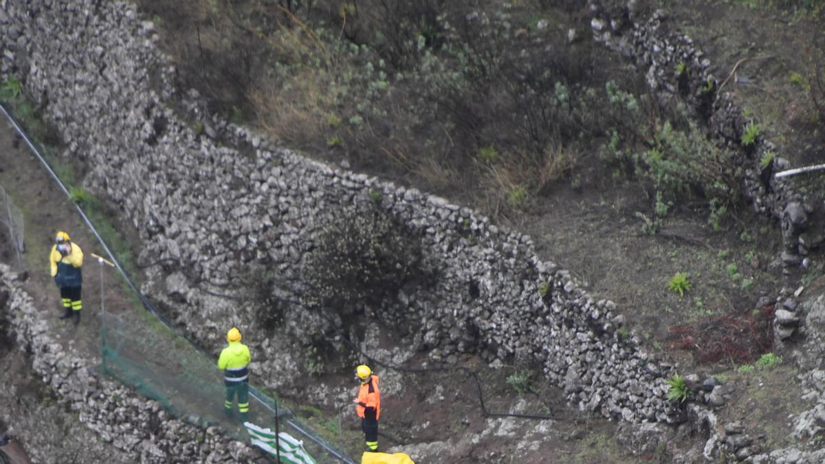 Rescate de los cuerpos de los fallecidos en el accidente de tráfico de Gran Canaria