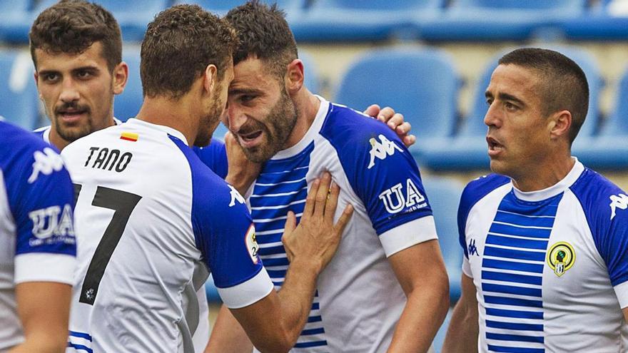 Benja tras anotar un gol junto a Correia, Tano y Pedro en una imagen de archivo. | ALEX DOMÍNGUEZ