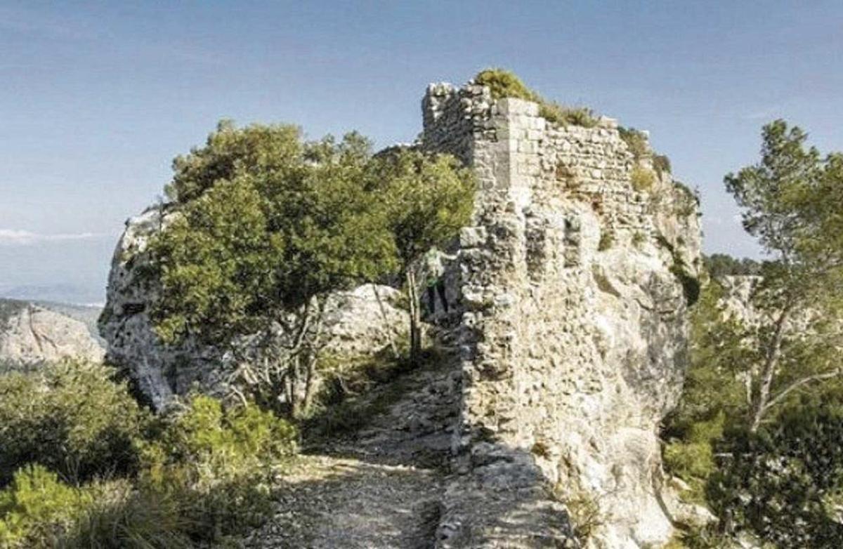 Las torres y murallas del castillo de Alaró, en riesgo de ruina inminente