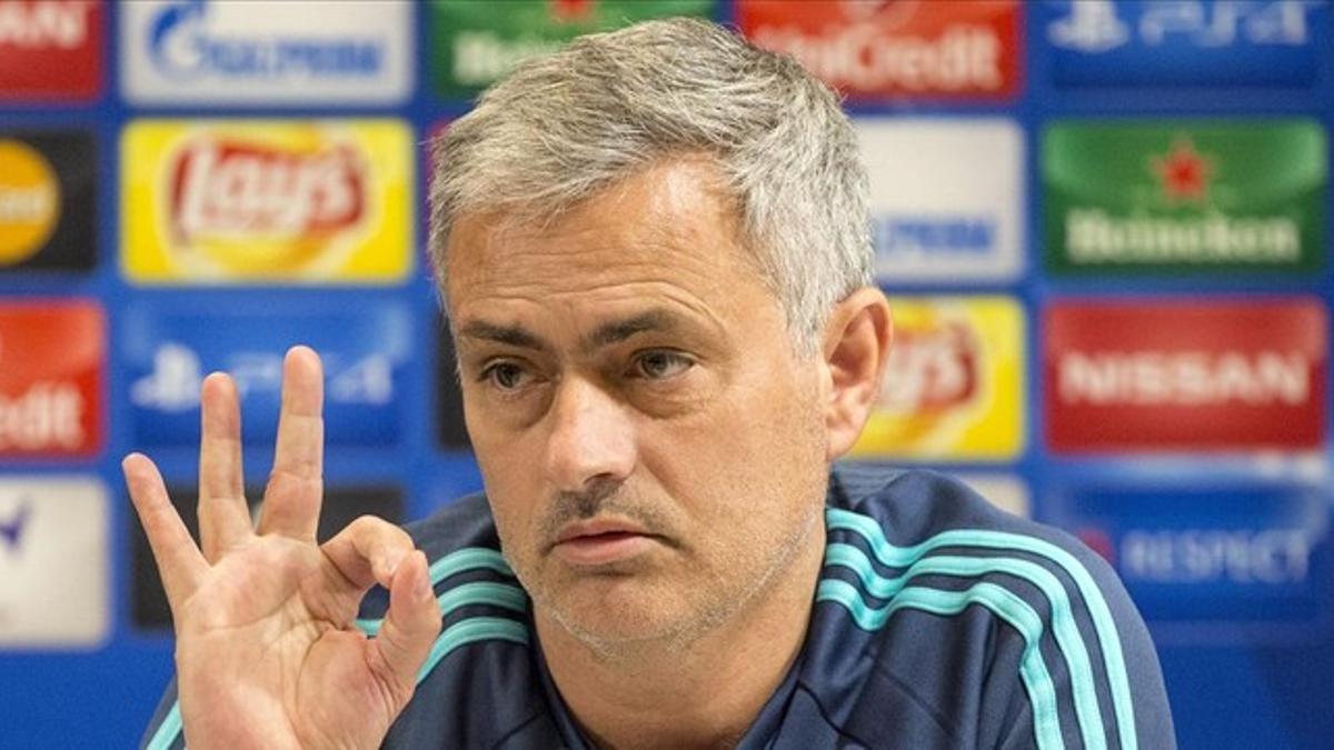 rpaniaguachelsea s portuguese head coach jose mourinho gest151123183619