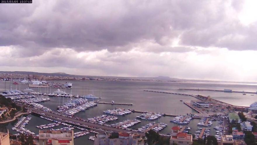 Ungemütliches Wetter über der Bucht von Palma am Donnerstagvormittag (5.3.)