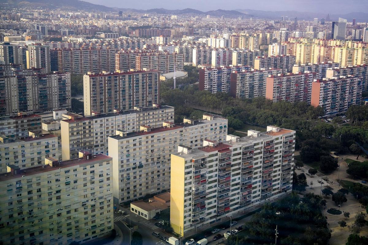 Imagen de archivo de bloques de viviendas en L’Hospitalet de Llobregat