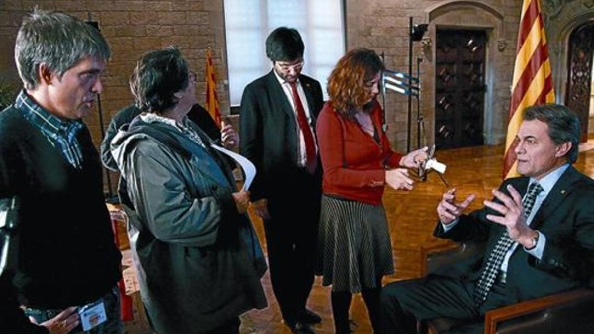 Artur Mas,  durante la grabación del mensaje institucional.