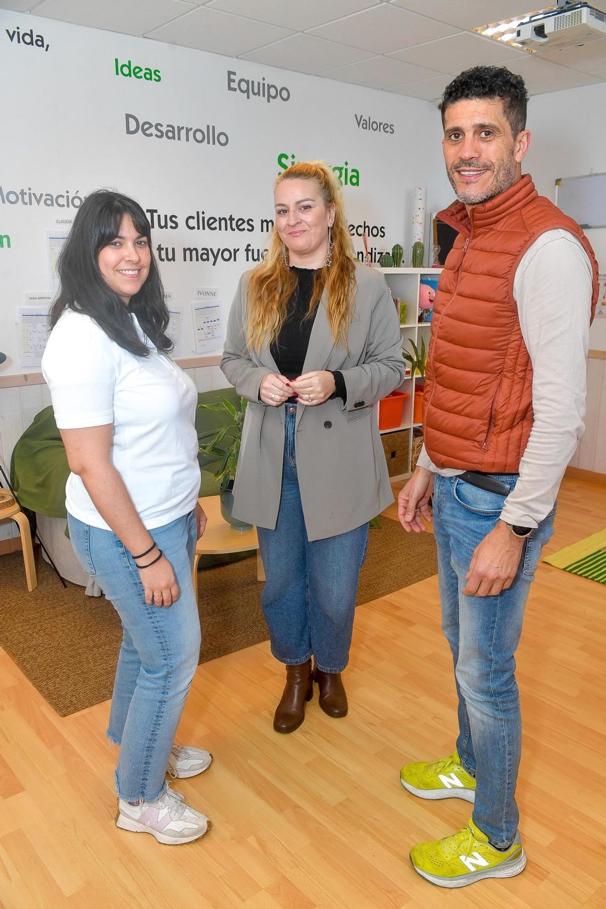 Por la izquierda, Marta Acosta, Davinia González y Víctor Santana.