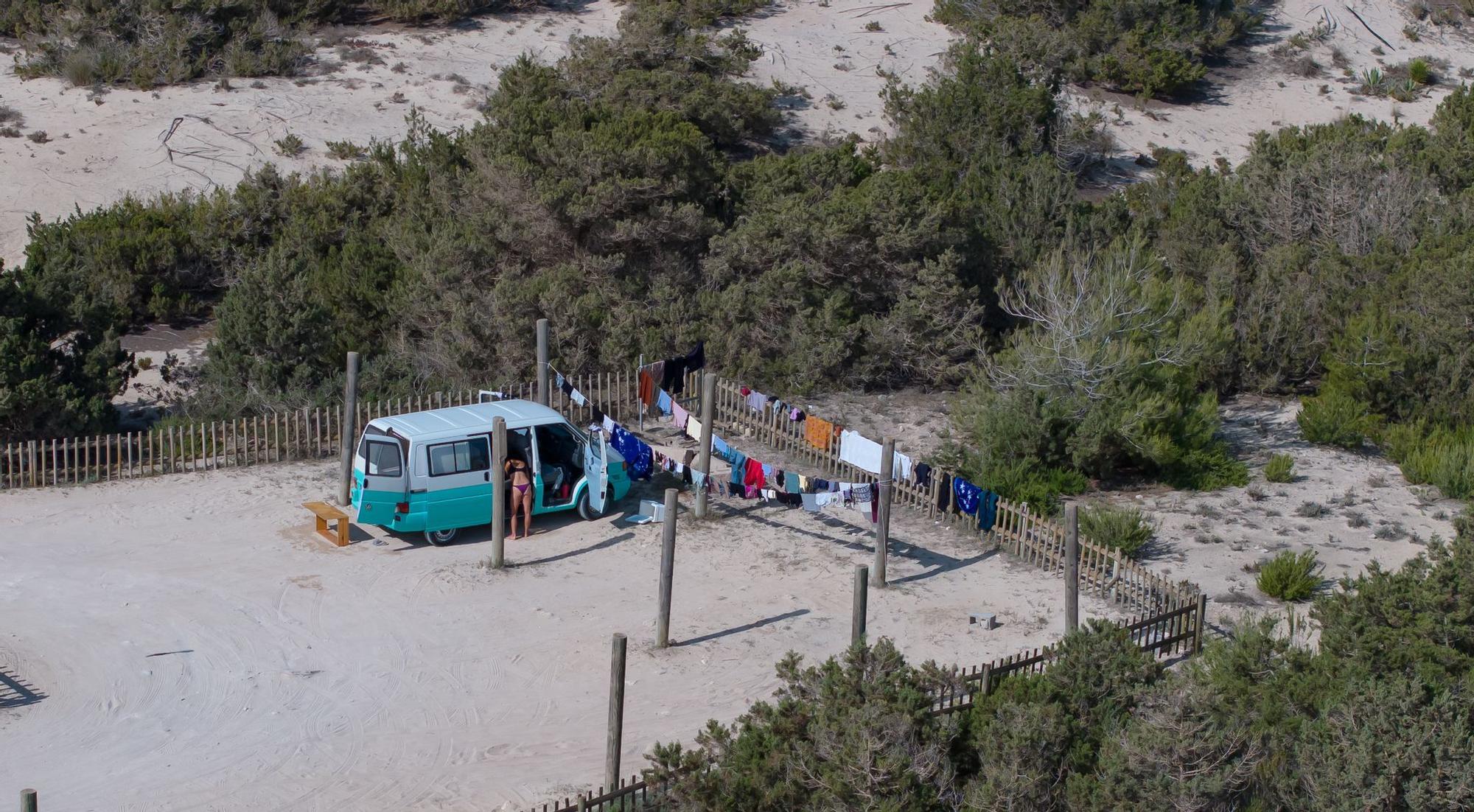 Colada de una camper en Formentera