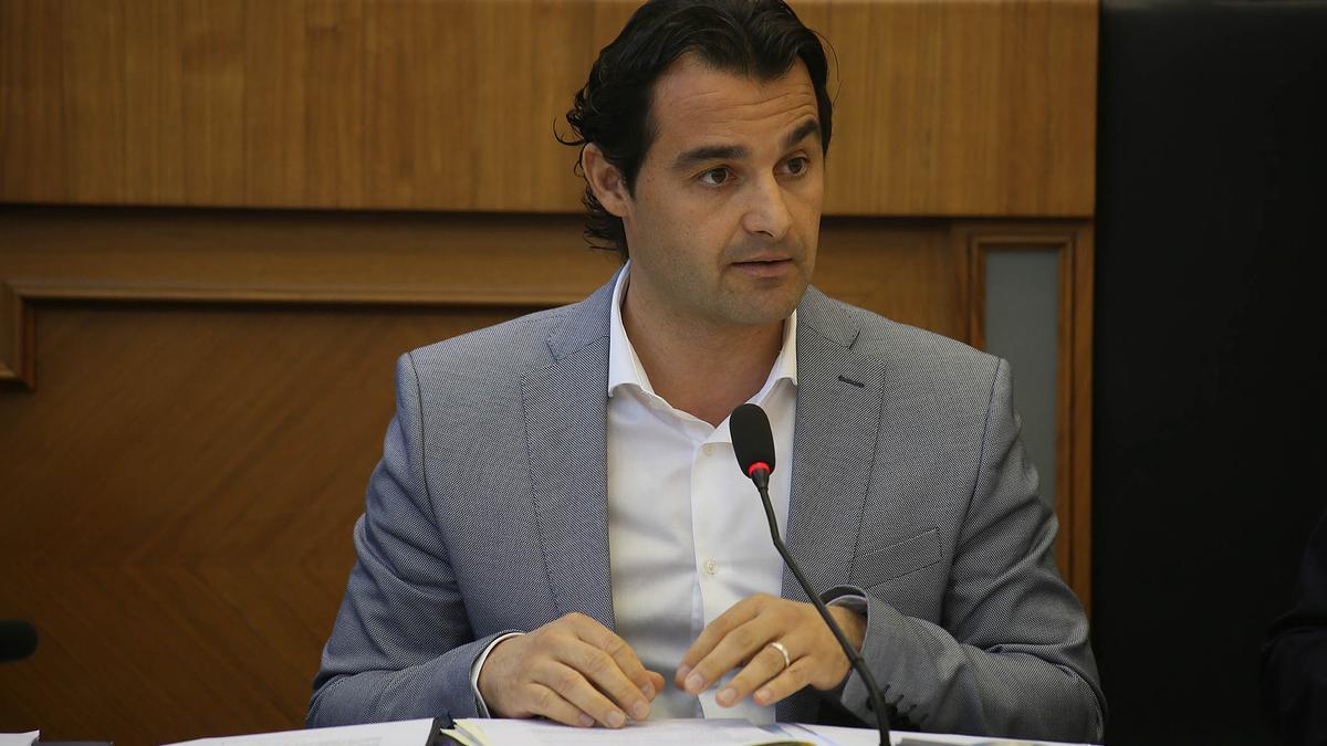 El portavoz del grupo popular en la Diputación, Eduardo Dolón