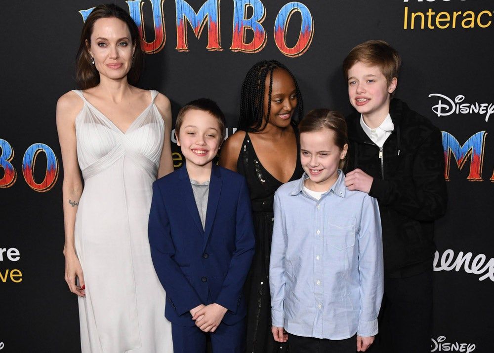 Angelina Jolie con sus hijos en el estreno de Tim Burton