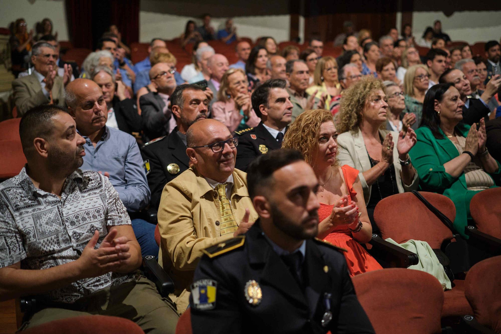 Día de la Policía, con homenajes a agentes y vecinos de Santa Cruz