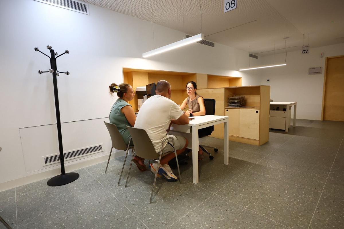 15/07/26. Castellon. La vicepresidenta primera y consellera de Vivienda, Empleo, Juventud e Igualdad, Susana Camarero, visita el nuevo Espai LABORA Castelló