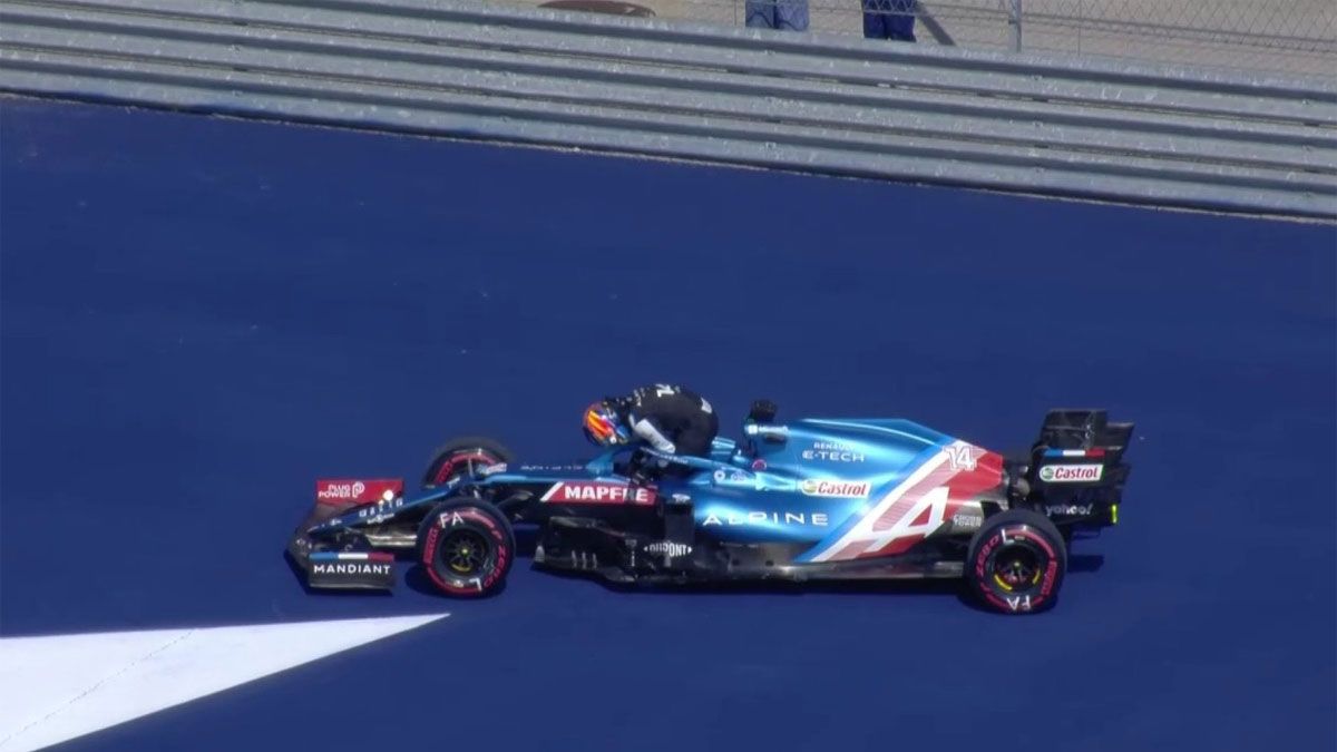 El coche de Alonso se ha parado en la curva 12 de Austin