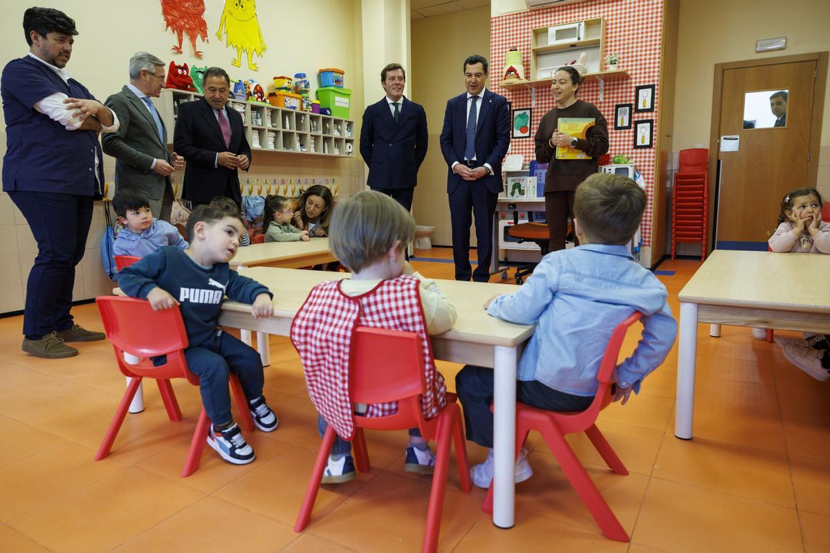 El presidente andaluz, Juanma Moreno, en Los Molares