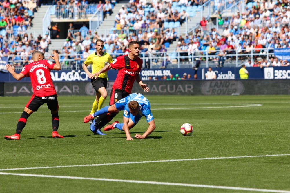 Un tanto de Leo Suárez a cinco minutos del final le da la victoria y los tres puntos al RCD Mallorca en su visita a La Rosaleda, en un duelo de aspirantes al ascenso a Primera División que comenzaban la jornada empatados a puntos.