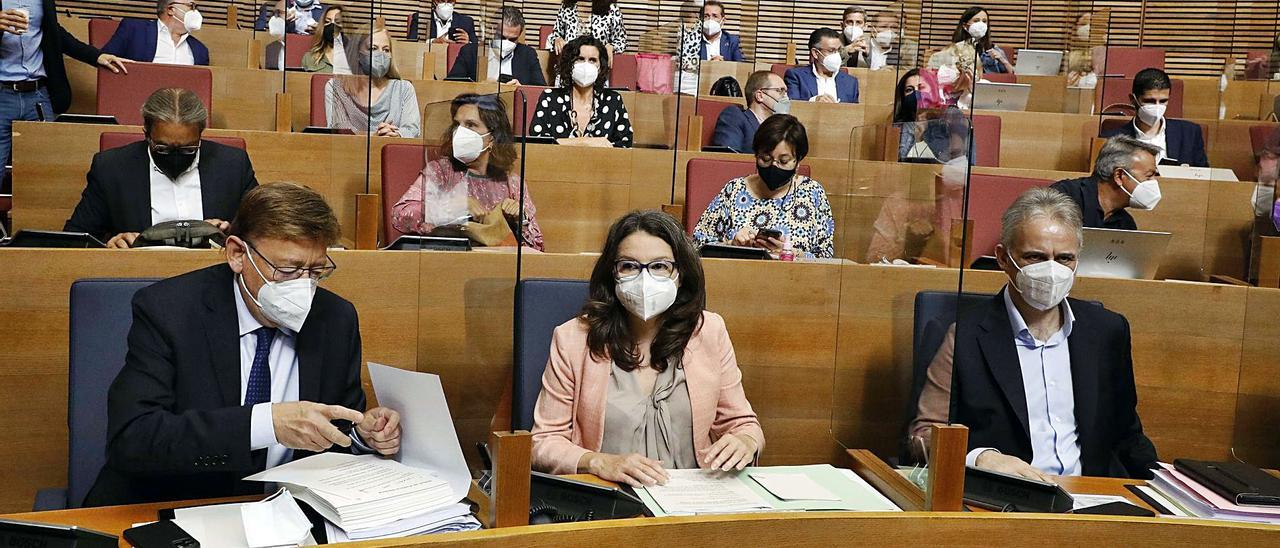 El presidente de la Generalitat, Ximo Puig, y los vicepresidentes, Mónica Oltra y Héctor Illueca, en el debate de política general. | M.A.MONTESINOS
