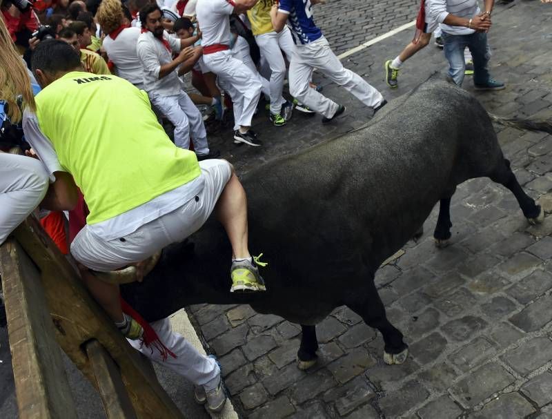 Fotogalería del quinto encierro de San Fermín