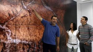Javier Busselo, Olivia Rivero y Diego Garate en la presentación de los hallazgos arqueológicos.