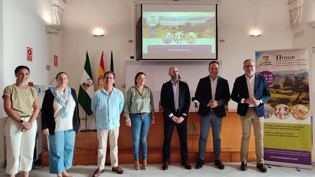 Representantes de los municipios integrados en Caminos de Pasión.