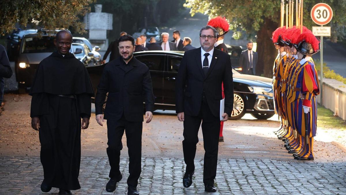 El papa expresa a Zelenski su "urgente deseo" de que el diálogo lleve a una paz justa