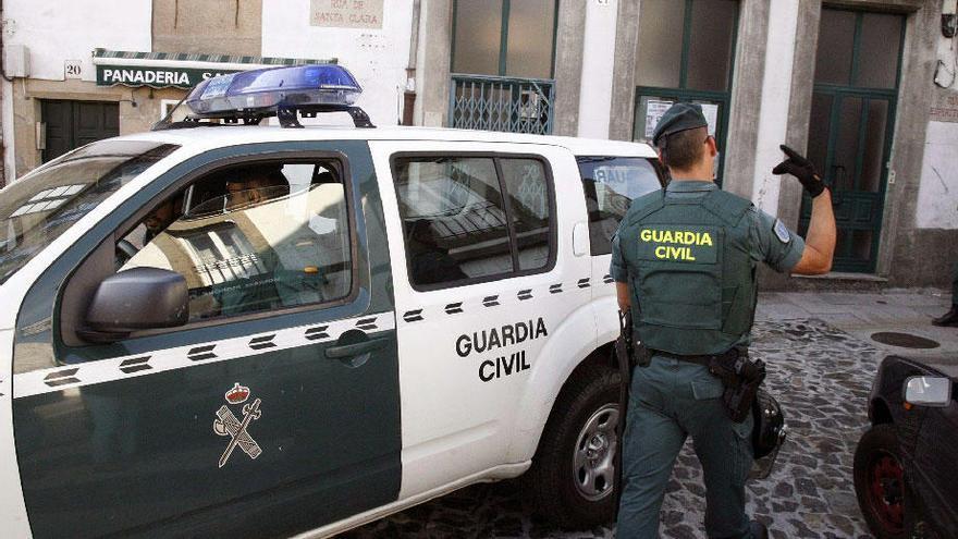 Efectivos de la Guardia Civil en el momento de la detención de Raúl Agulleiro Cartoy.