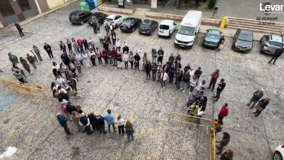 La Ribera se suma al dolor por las víctimas con 5 minutos de silencio