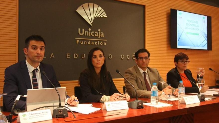 Rafael López del Paso, Cristina Rico, Rafael Muñoz y Felisa Becerra, en la presentación del informe.