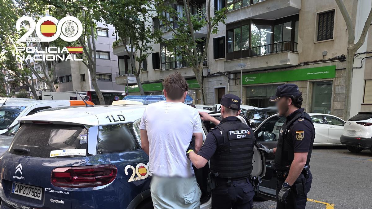 Agentes de la Policía Nacional llevan detenido al prófugo germano buscado en Alemania por narcotráfico.