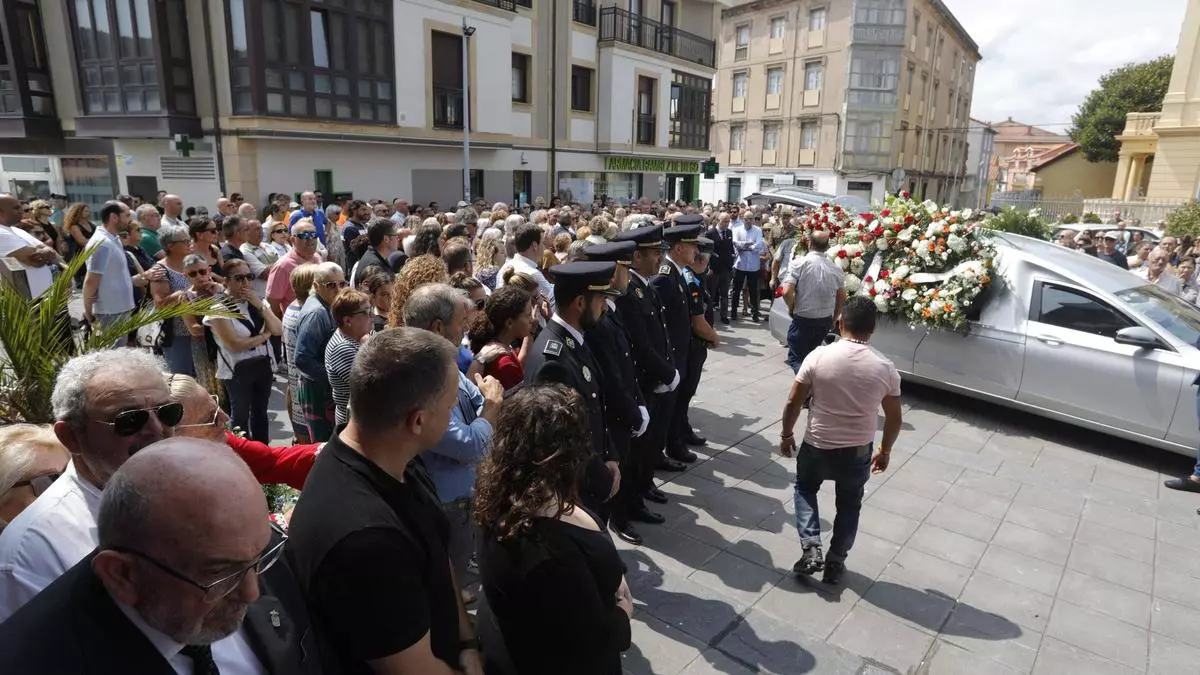 Multitudinaria despedida de Jimi Pérez Lorente, "la muleta" en la que Soto del Barco se apoyaba "cuando las fuerzas flaqueaban"