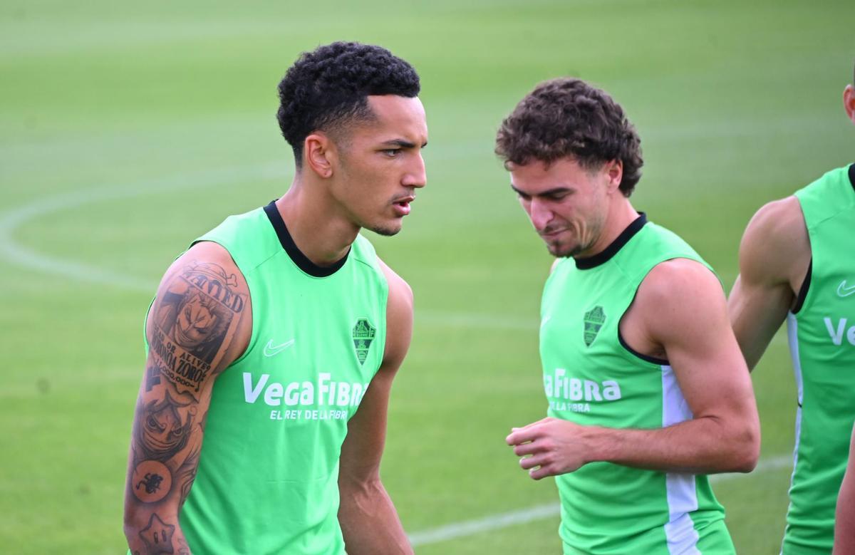 Álvaro Rodríguez, concentrado en el entrenamiento del Elche