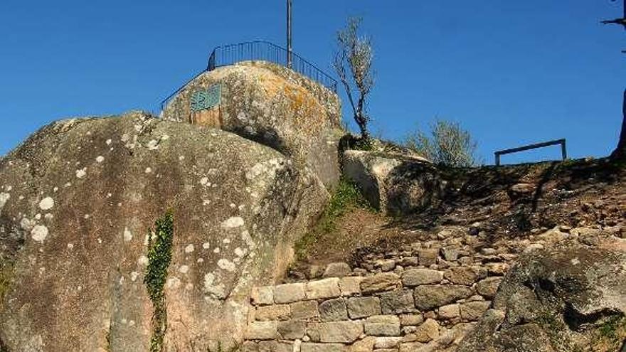 Restos de la antigua fortaleza de Lobeira localizados en el proyecto de los comuneros.  // Iñaki Abella