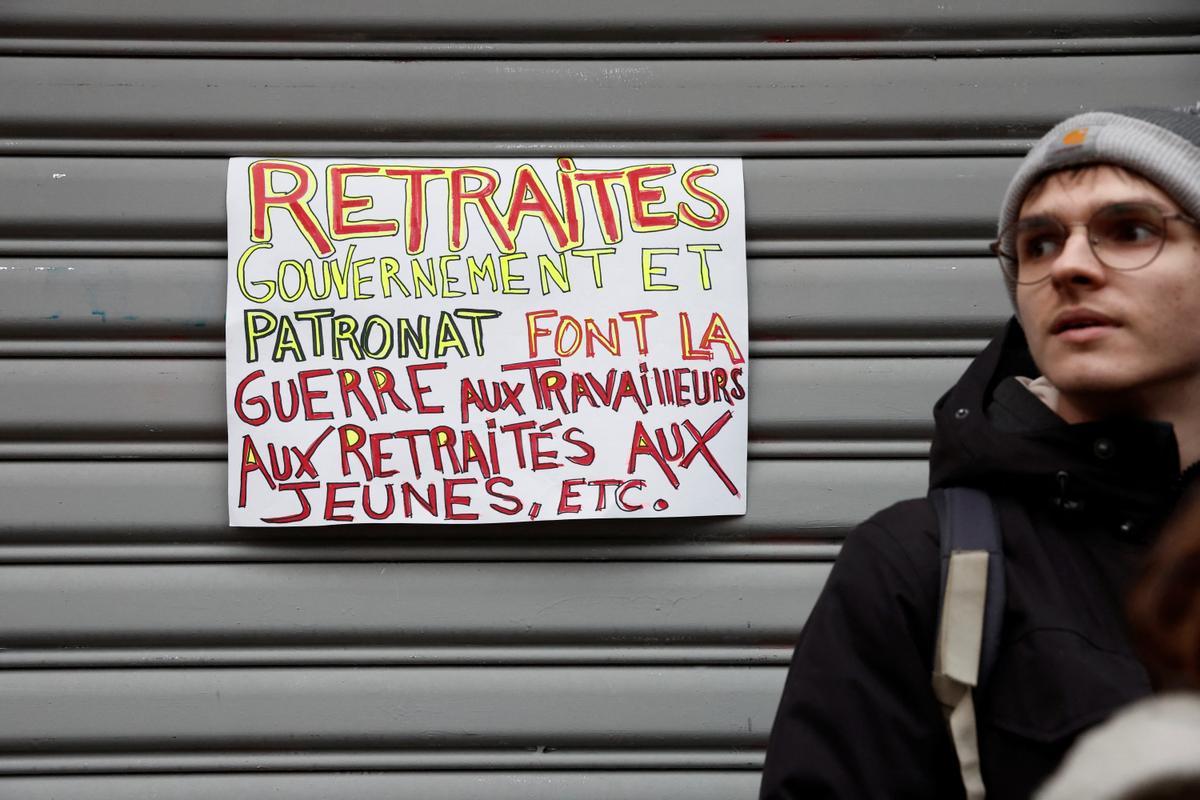 Los franceses se manifiestan contra la reforma de las pensiones de Macron