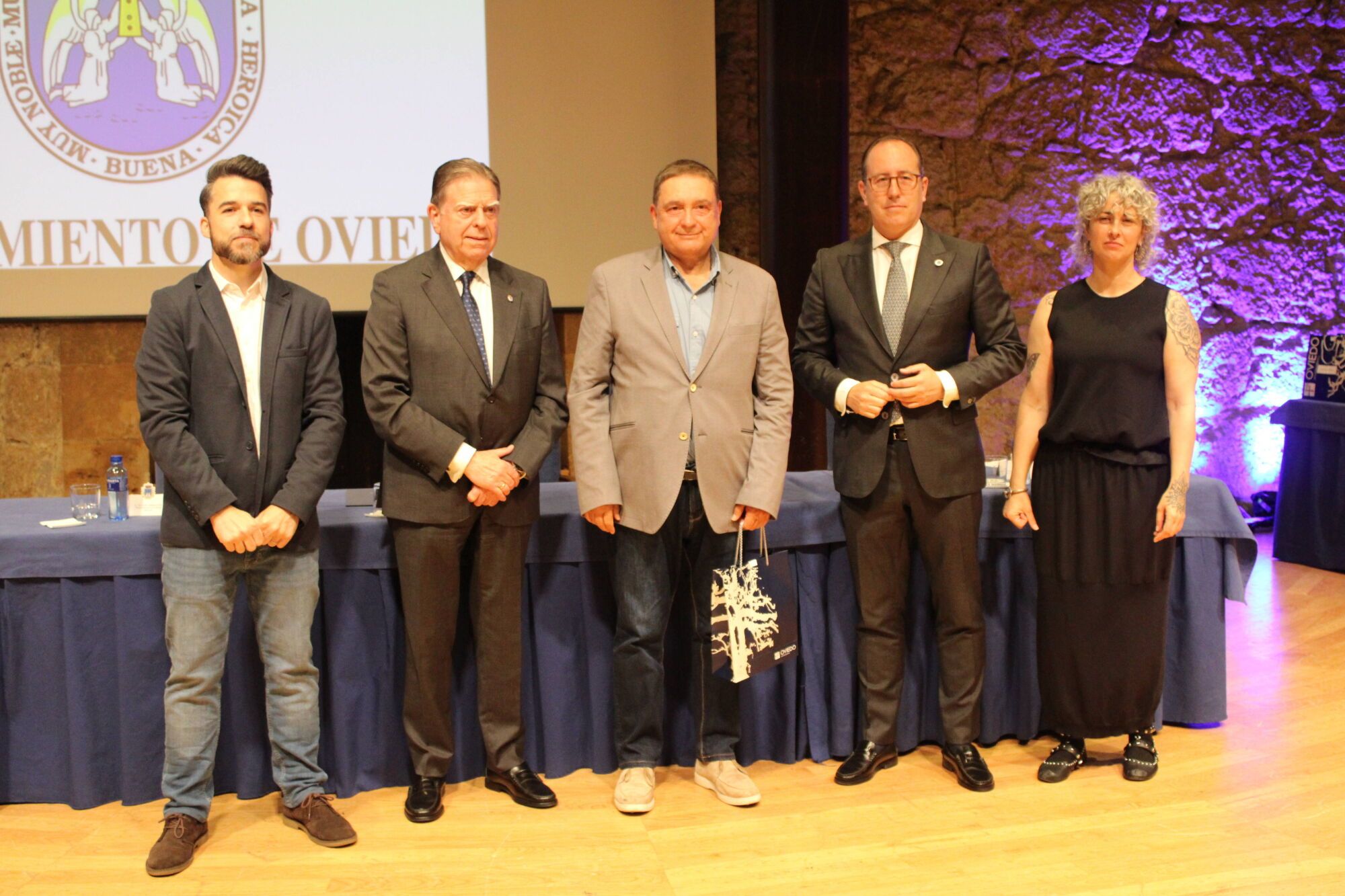 Acto institucional Santa Rita Hora: 11:00 Lugar: Oviedo, Sala de Cámara del Auditorio Príncipe Felipe Descripción: Homenaje a los trabajadores municipales jubilados y a quienes cumplen 25 y 40 años de servicio en el Ayuntamiento.