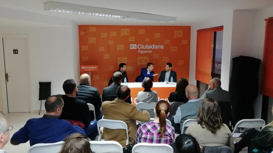 Conferència sobre mitjans de comunicació a la seu de Cs de Figueres.