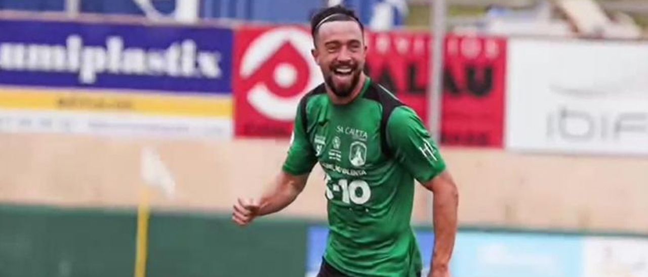 Nacho Rosillo celebra un gol con la camiseta del Penya Esportiva Sant Jordi. | // FDV