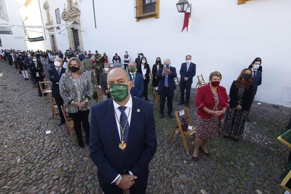 La Virgen de la Paz vuelve a su plaza de Capuchinos