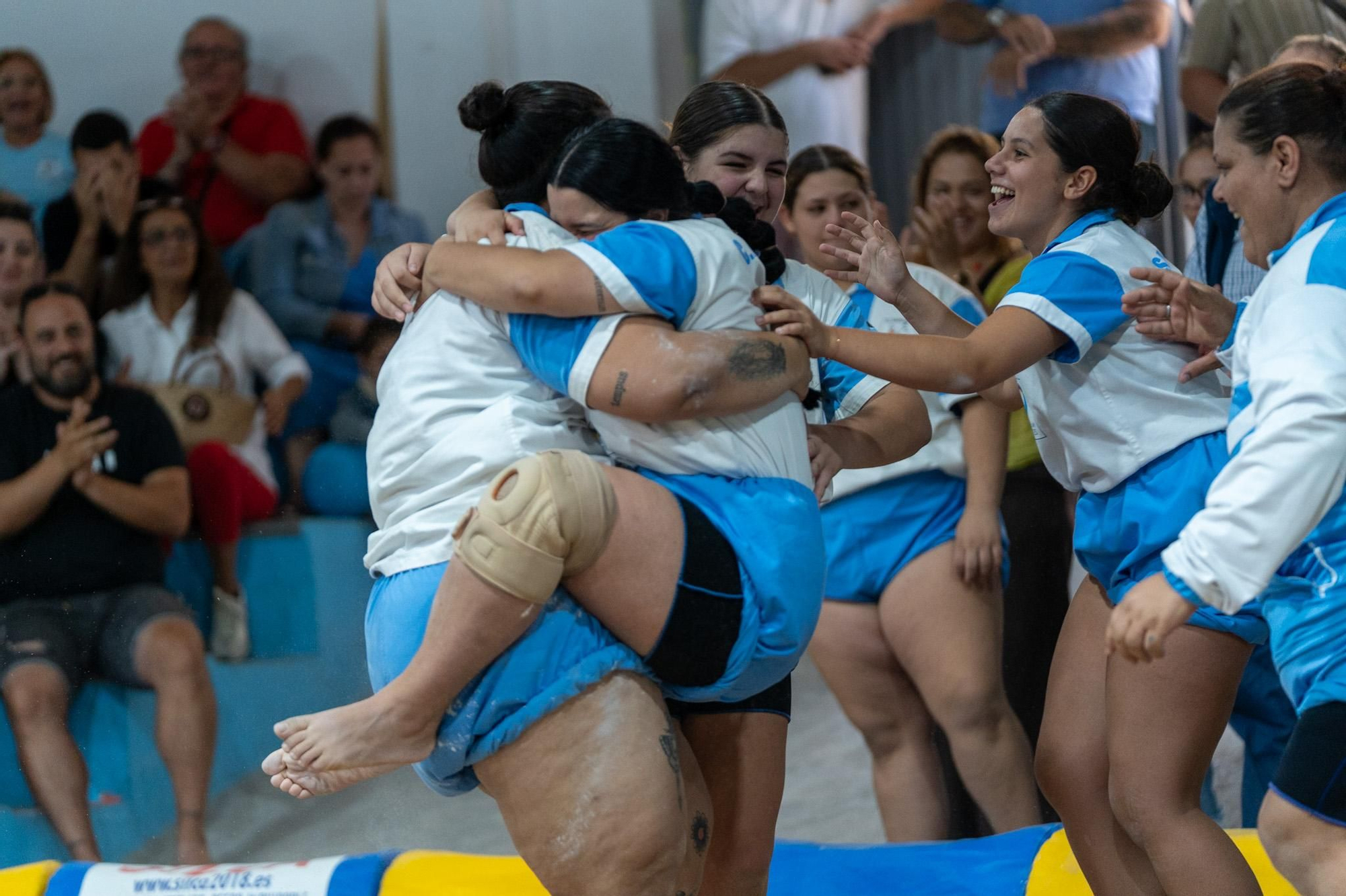 EL Santa Rita de lucha celebra su triunfo en las tres categorías —Promoción, Juvenil y Senior— de la V Liga ABT Canarias.