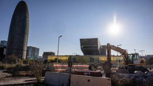 Tancament altern d’accessos al metro de Glòries (L1) per obres a la plaça