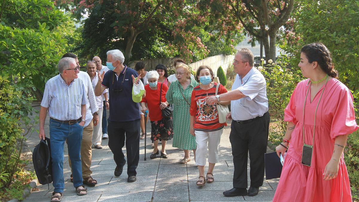 Asistentes al encuentro con los misioneros ourensanos, celebrado en la casa de ejercicios de la diócesis.