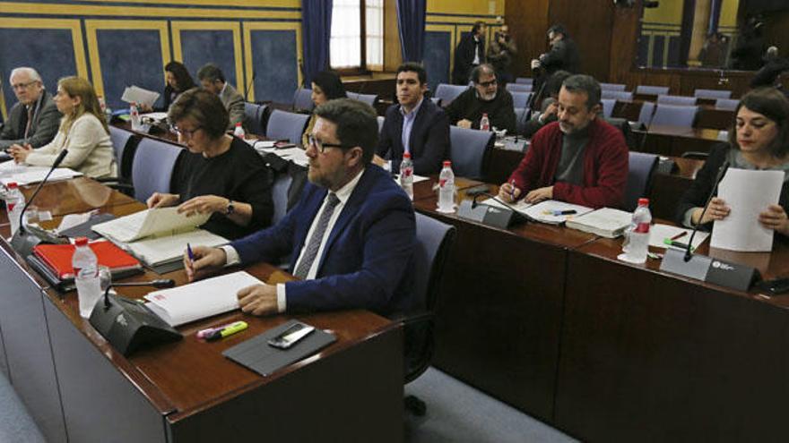 Los diputados que integran la comisión de investigación.