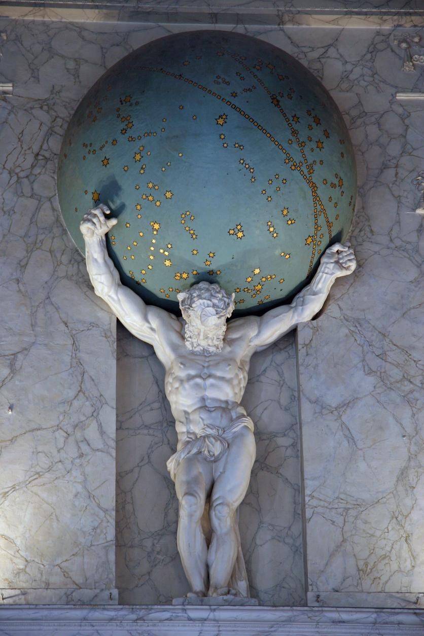Esta figura de Atlas se puede visitar en el Palacio Real de Ámsterdam.